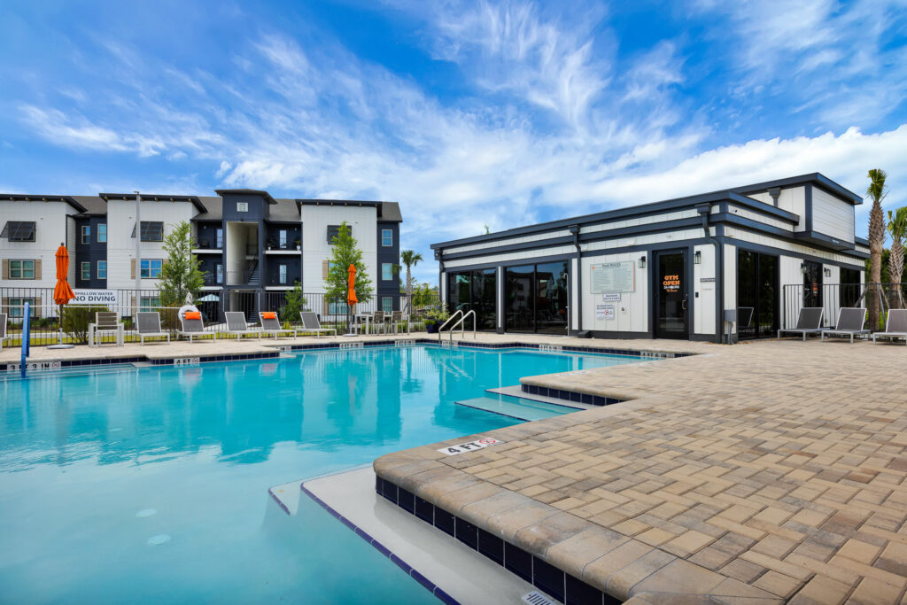 Pool Pointe Grand Apartment Homes